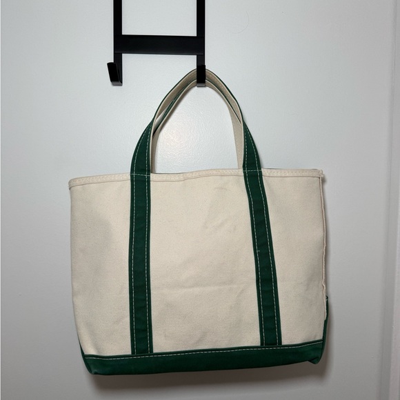 L.L. Bean “psycho” Boat and Tote - White with green piping and orange writing - Picture 3 of 4